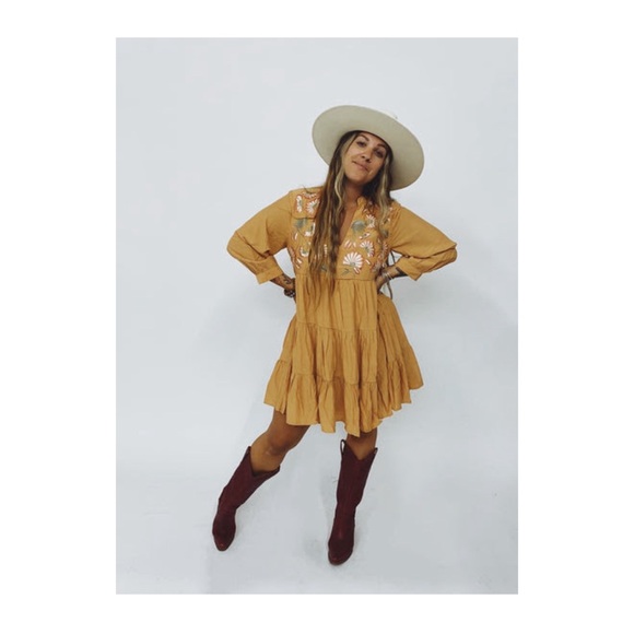 entro Dresses & Skirts - NWT Entro Embroidered Dress